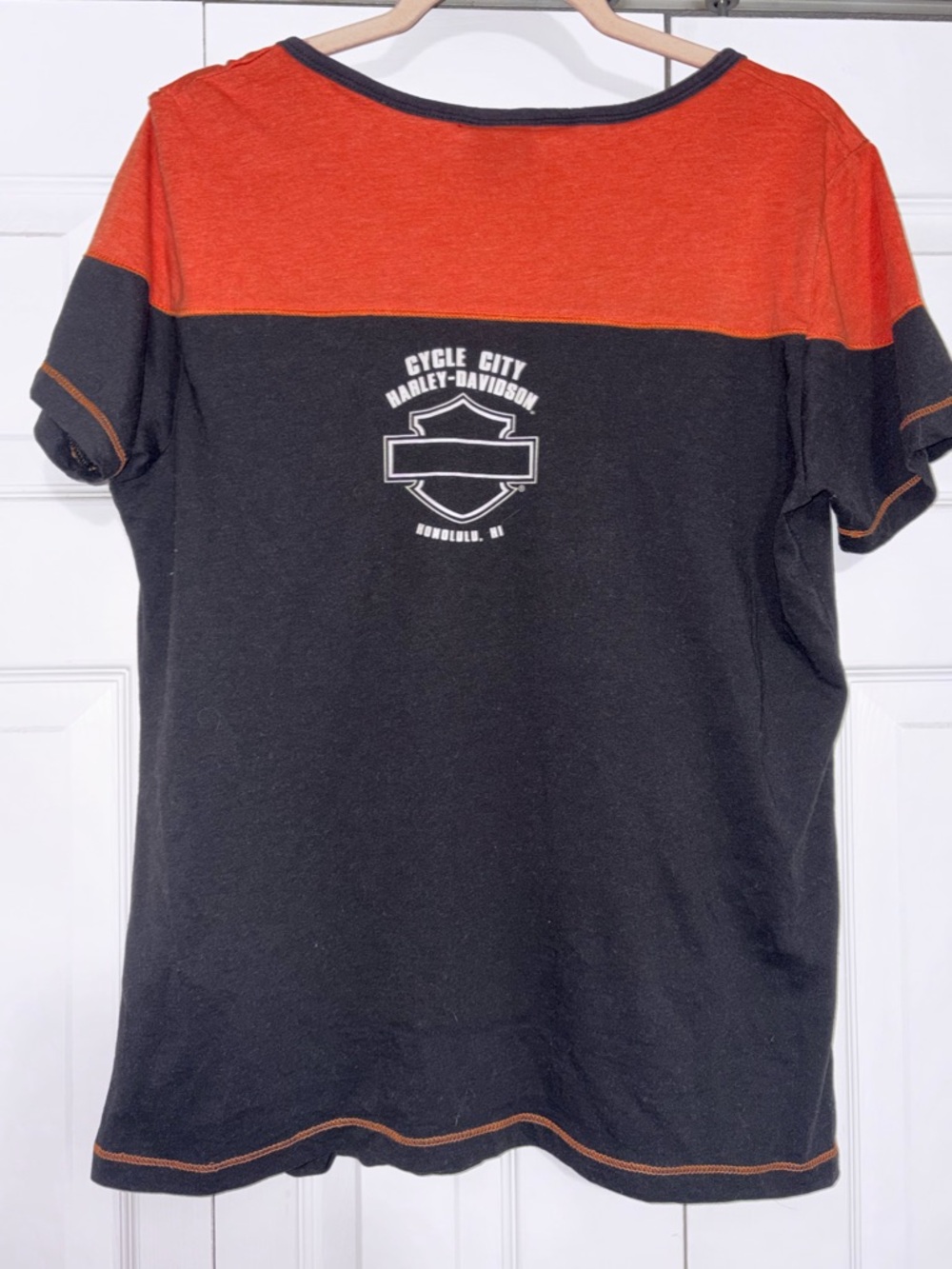 Harley-Davidson Women's Black and Orange Graphic Tee, Honolulu Hawaii - Picture 3 of 4